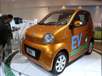 China se encuentra muy lejos de sus metas de producción y ventas de autos eléctricos,...
