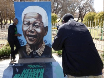 Nelson Mandela llegó temprano a trabajar el 11 de mayo de 1994, al día siguiente de...
