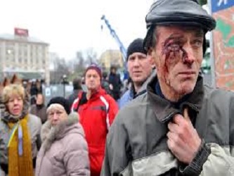 La confrontación, tras el violento desalojo de la Plaza de la Independencia en Kiev la...