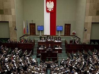 Muchos polacos escuchaban con temor la declaración de Tusk: Se trata de un posible conflicto...