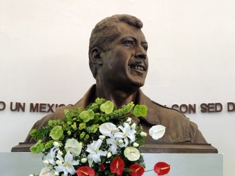 México ejercita su memoria para evaluar el peso e influencia del mito de Colosio a veinte...