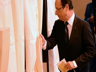 Un asesor de Hollande ha previsto una participación final del 55 por ciento, unos 10 puntos...