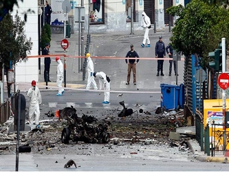 La explosión, que la policía cree que fue obra de izquierdistas o grupos anarquistas,...