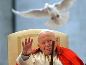 El 16 de octubre de 1978 el cardenal Wojtyla es elegido Papa con el nombre de Juan Pablo II,...