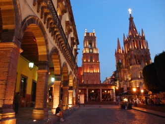 San Miguel de Allende posee gratos espacios para la contemplación con sus calles empedradas,...