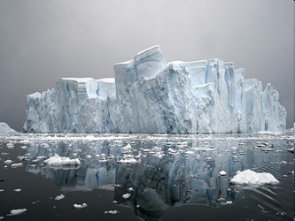 La glacióloga de la NASA Kelly Brunt dijo el miércoles que el iceberg cubre cerca de...