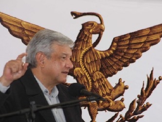 López Obrador encabezó también una asamblea informativa en Arandas, donde...