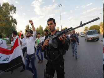 A medida que se propagaba el caos, fuerzas kurdas iraquíes tomaron el control de Kirkuk, un...