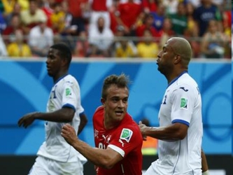 Los suizos terminaron la primera fase con seis puntos, uno menos que Francia, que ganó la...