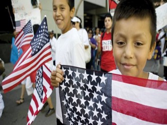 Miles de niños de Guatemala, El Salvador y Honduras están apareciendo ilegalmente en...