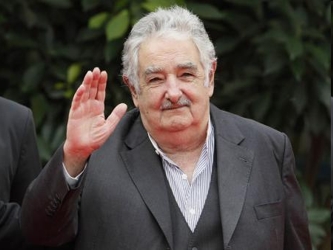 Igual que muchos de sus compatriotas, Mujica había salido antes en defensa de Suárez,...