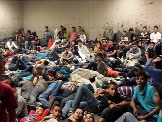 Un total de 231 migrantes, 10 de ellos niños, que estaban secuestrados en el norte de...