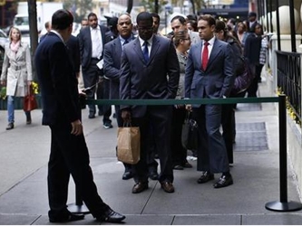 Los pedidos iniciales de beneficios estatales por desempleo bajaron en 3.000, a una cifra...
