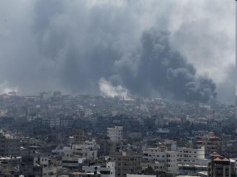 El ataque en el barrio de Shejaia al noreste de Gaza fue el más intenso ​​desde...