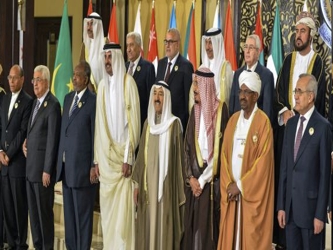 Muchos dirigentes, desde Riad hasta Rabat, no hacen más que condenar a Israel y ofrecer...