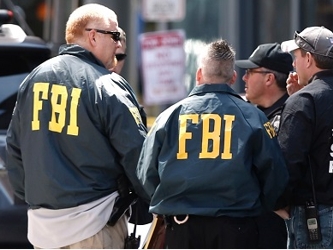 El grupo acusó además al FBI de tomar como blancos a individuos vulnerables, como...