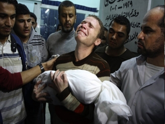 Las víctimas fueron la familia Abu Jama y un miembro de Hamas que estaba visitando el...