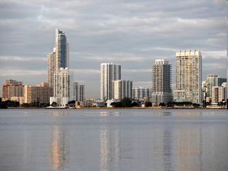Miami ha sido testigo de una ola de compras de terrenos conforme los constructores de apartamentos...