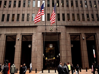 Goldman Sachs rebajó el viernes a neutral su asignación en acciones globales en el...