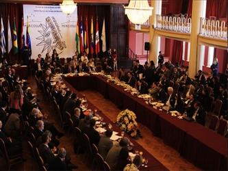 La cumbre dará un recibimiento formal a Paraguay en su reincorporación al bloque,...