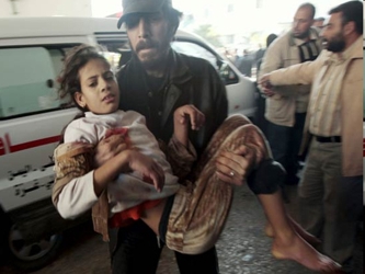 Khalil al-Halabi, director de las operaciones de la UNRWA en el norte de Gaza, dijo que unos 3.000...
