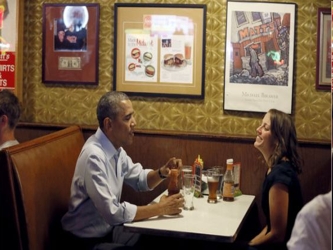 Al almorzar con la contable de Minneapolis, Obama buscaba respaldar su agenda legislativa, como sus...