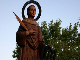 Televisión Arquidiocesana - 10 de Agosto - San Lorenzo Cuatro días después  de la muerte del papa Sixto II, también el diácono Lorenzo fue martirizado.  El relato de su pasión narra que