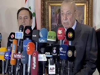 Hoshiyar Zebari dijo a Reuters que posteriormente los kurdos tomarán una decisión...
