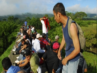 El informe afirma que en su paso por México los migrantes son víctimas de diversas...