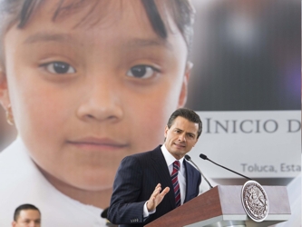 El mandatario federal advirtió que para alcanzar un México con educación de...