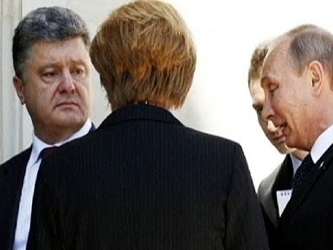 El presidente ruso, Vladimir Putin, y su homólogo ucraniano, Petro Poroshenko,...