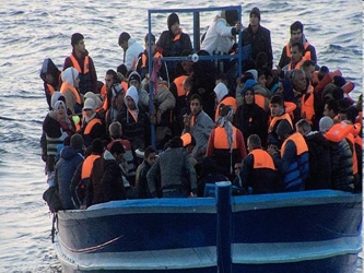 Desde el viernes, 3.500 migrantes fueron rescatados durante el fin de semana por la Marina, la...