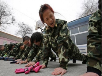 Los ejercicios en una escuela de la comunidad de Longshan, en la provincia oriental de Hunan,...