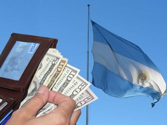 En Argentina, agentes cambiarios coinciden en que la moneda en el mercado mayorista se dirige hacia...