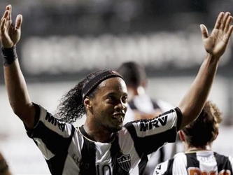 Ronaldinho, que espera debutar en el torneo Apertura 2014 tan pronto como se integre de lleno a los...