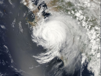 El ciclón, considerado el más fuerte de los últimos años en Baja...