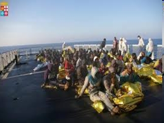 Traficantes de personas hundieron a propósito el bote con unos 500 inmigrantes sirios,...