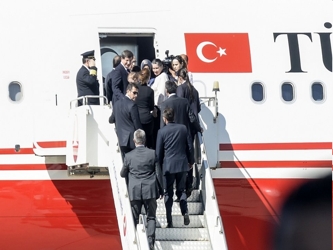 El primer ministro interrumpió su visita a Azarbaiyán y viajó desde...