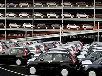 Las automotrices en Brasil produjeron cerca de 300.800 nuevos automóviles, camiones y buses,...
