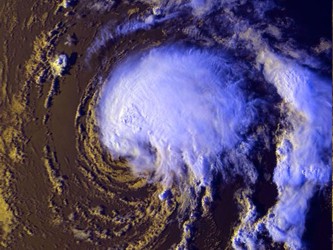Ana, un ciclón de categoría 1, presentaba vientos máximos sostenidos de 128...
