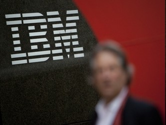 IBM indicó que la ganancia por acción sin contabilizar extraordinarios como los...