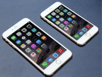 Las ventas del iPhone 6 y 6 Plus comenzaron en septiembre, lo que ayudó a Apple a aumentar...