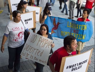 Muchos latinos están molestos porque esfuerzos de una reforma a la ley de inmigración...