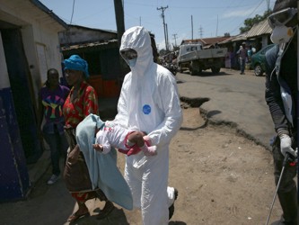 En total, se han registrado 9.936 casos de contagio confirmado de ébola, de sospecha de...