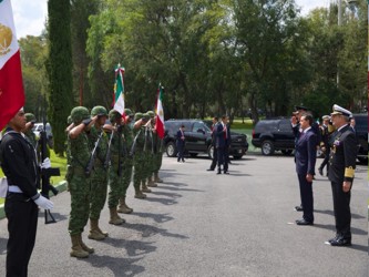 "Los mexicanos estamos muy orgullosos de contar con Fuerzas Armadas eficaces y...
