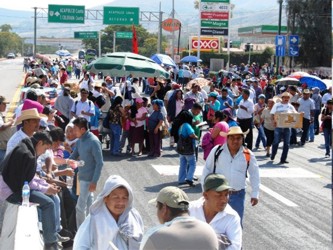 Asimismo de reportó que ocho autobuses salieron de la escuela normal rural de Ayotzinapa...