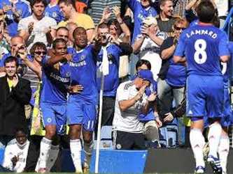 El marfileño Didier Drogba descontó de cabeza a los 83 minutos para el Chelsea, que...