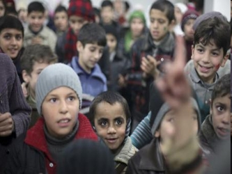 ACNUR, que pretende reasentar a 130.000 sirios afuera de la región para finales del 2016,...