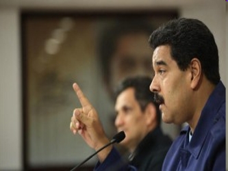 Maduro respondió al anuncio estadounidense con una serie de mensajes en su cuenta de...