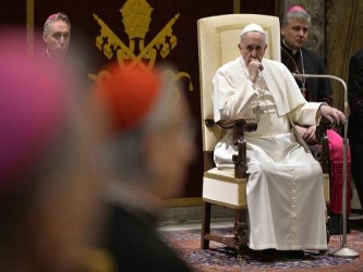 Francisco, el primer Papa no europeo en 1.300 años, ha rechazado muchas de las ceremonias de...